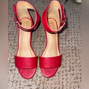 Comfort brand. Red wedges